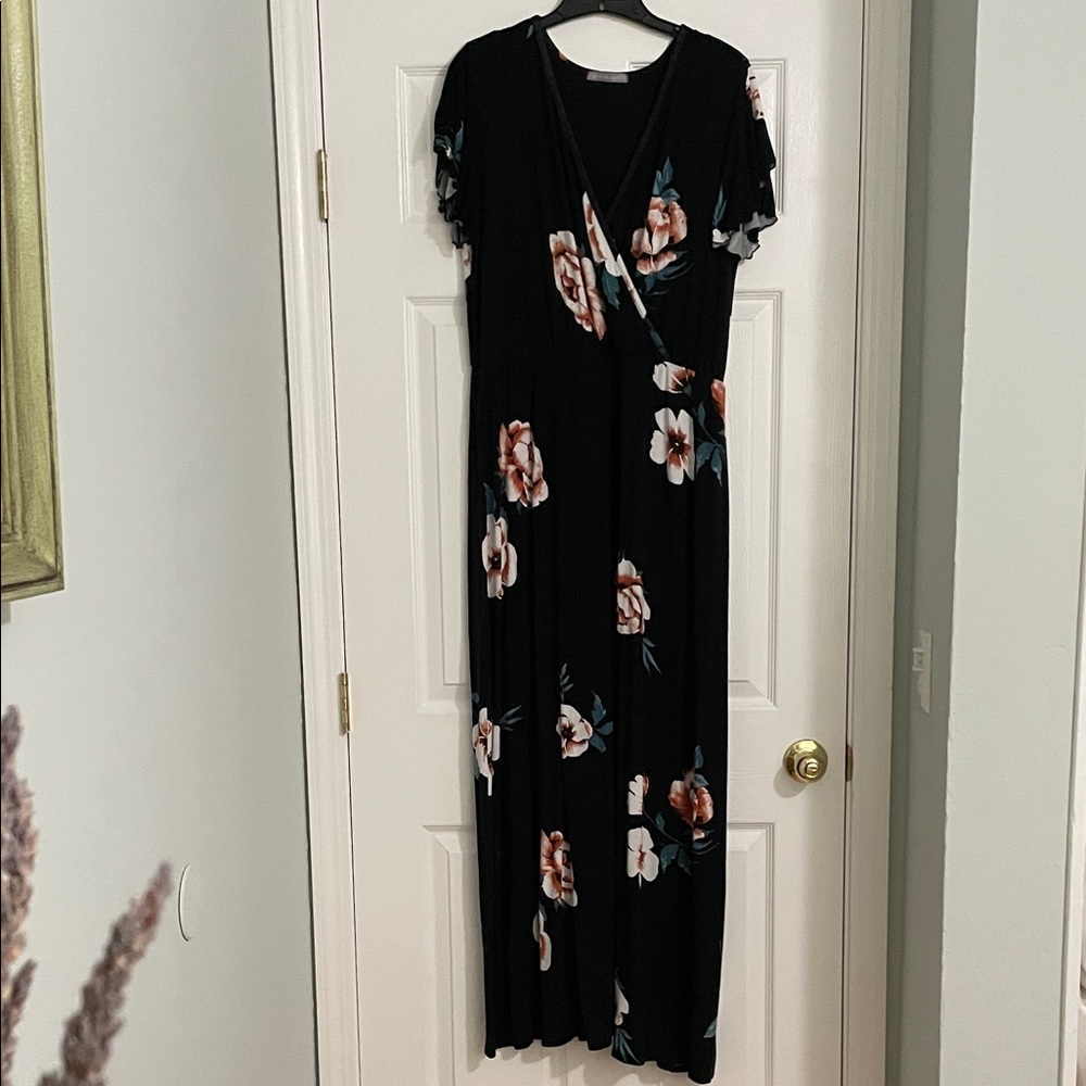 Loveappella Black Floral Maxi Dress